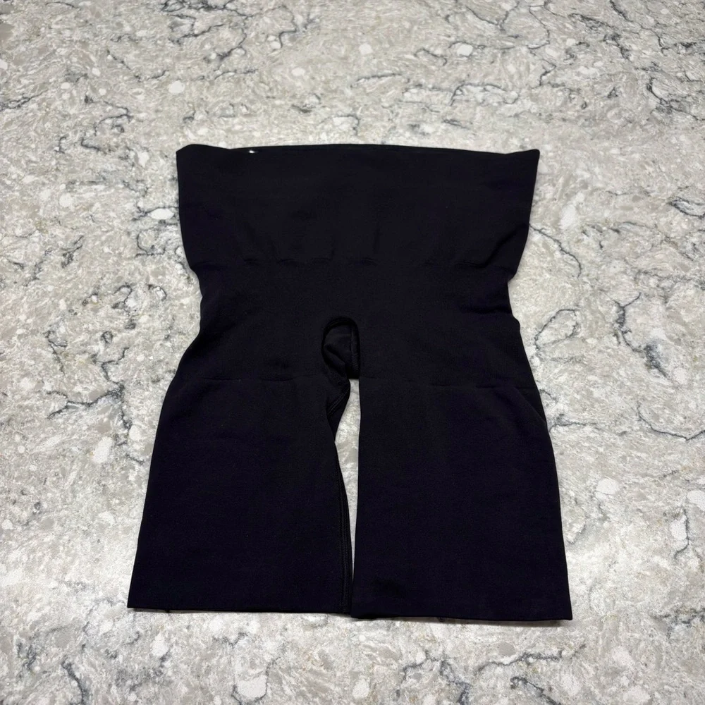 SKIMS Butt Lifting Shorts with Seamless Sculpt NWOT - Picture 5 of 9